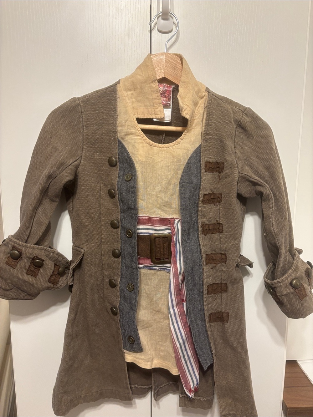 Disney Store Captain Jack Sparrow Top - 5/6